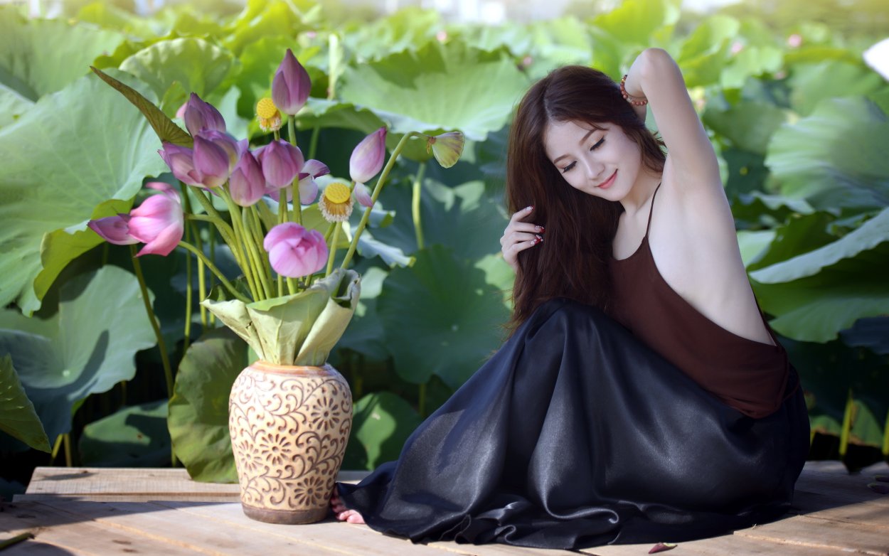 Девушка с цветами