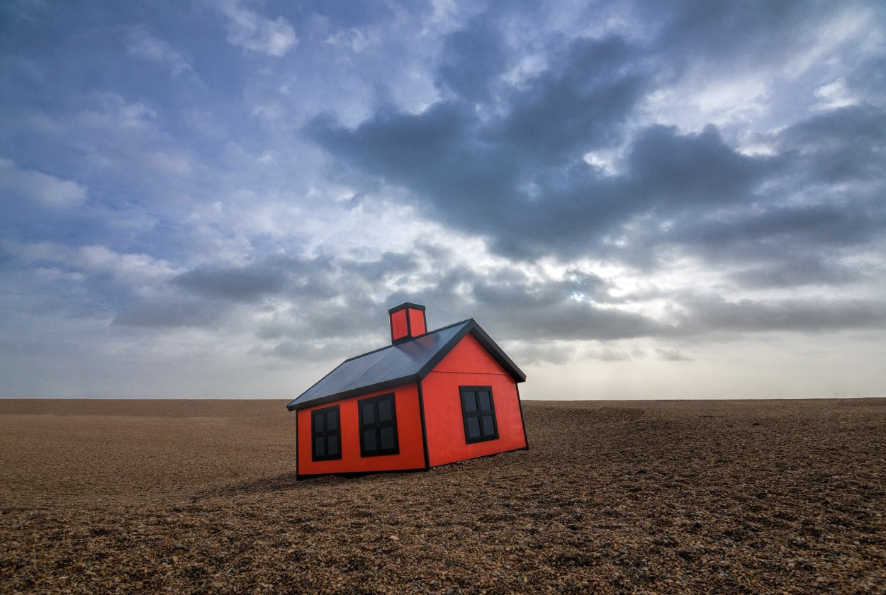 Одинокий домик в пустыне