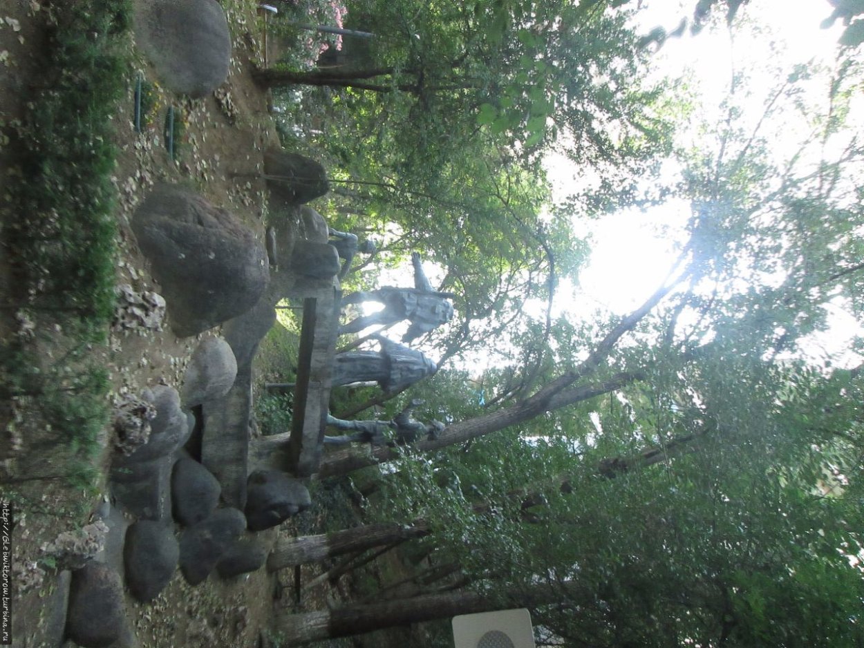 Парк Мизури в Тбилиси Бегемот