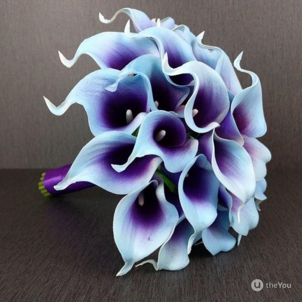 Букет с каллами свадебный с синим