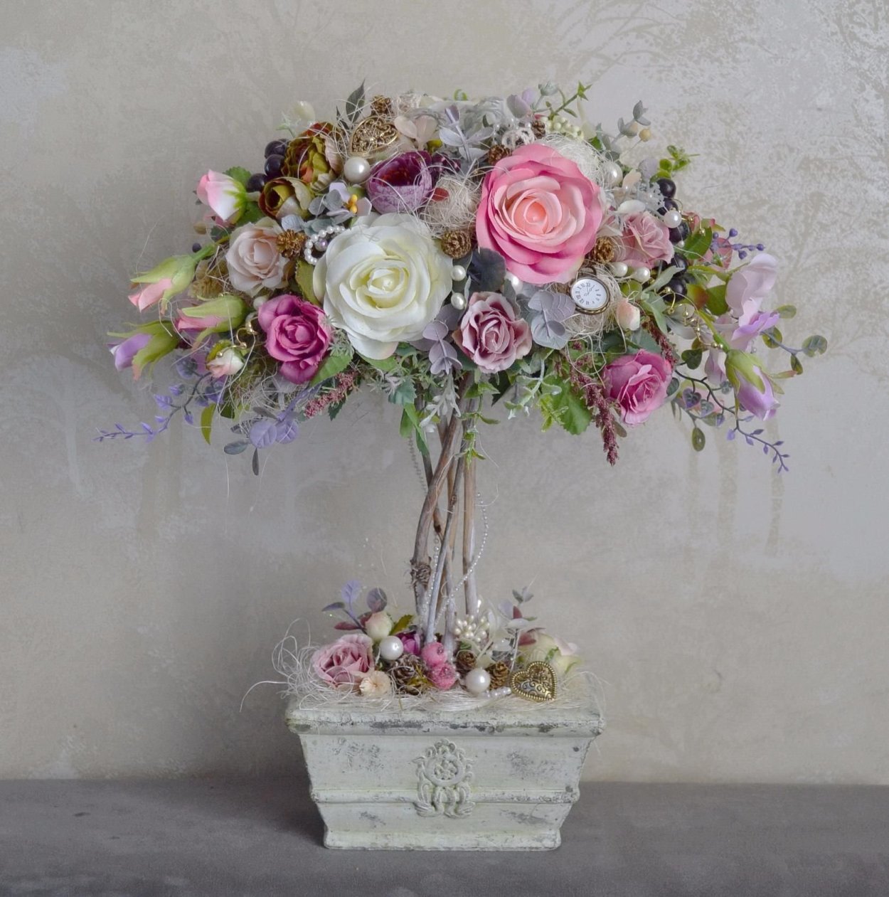 Топиарий из искусственных цветов