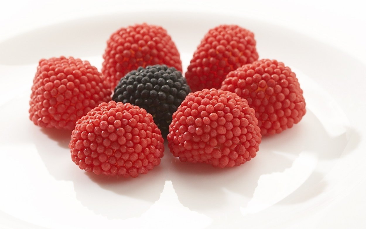 Конфеты в виде ягод