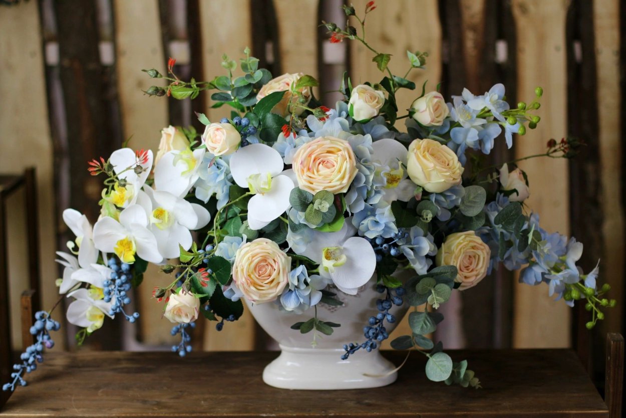 Композиции с искусственными цветами