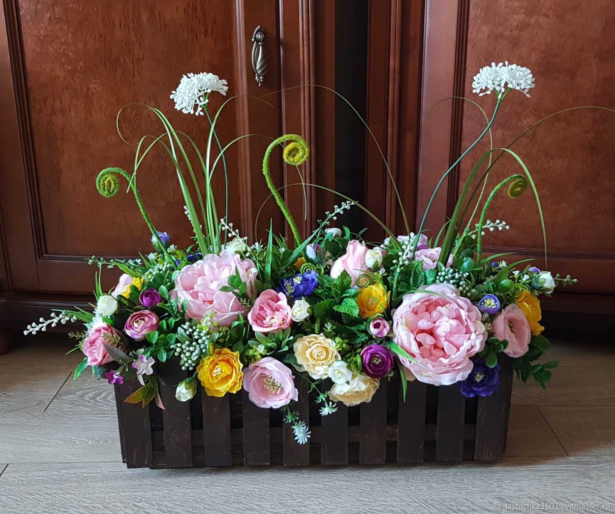 Композиции с искусственными цветами