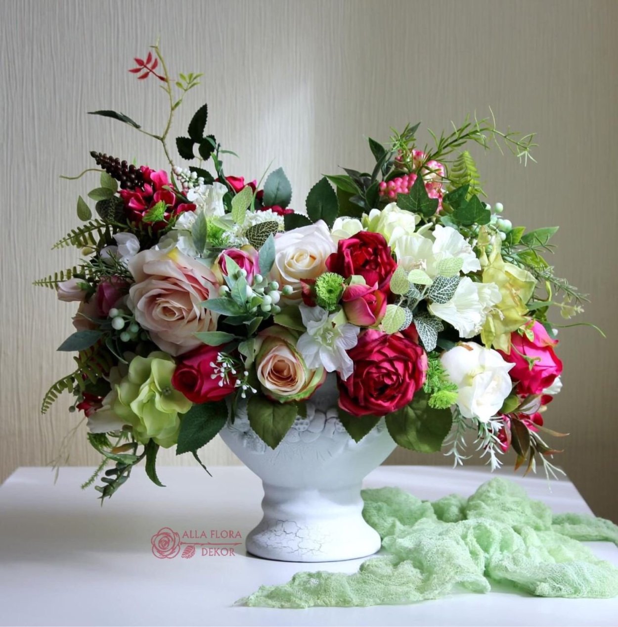 Настенные композиции из искусственных цветов