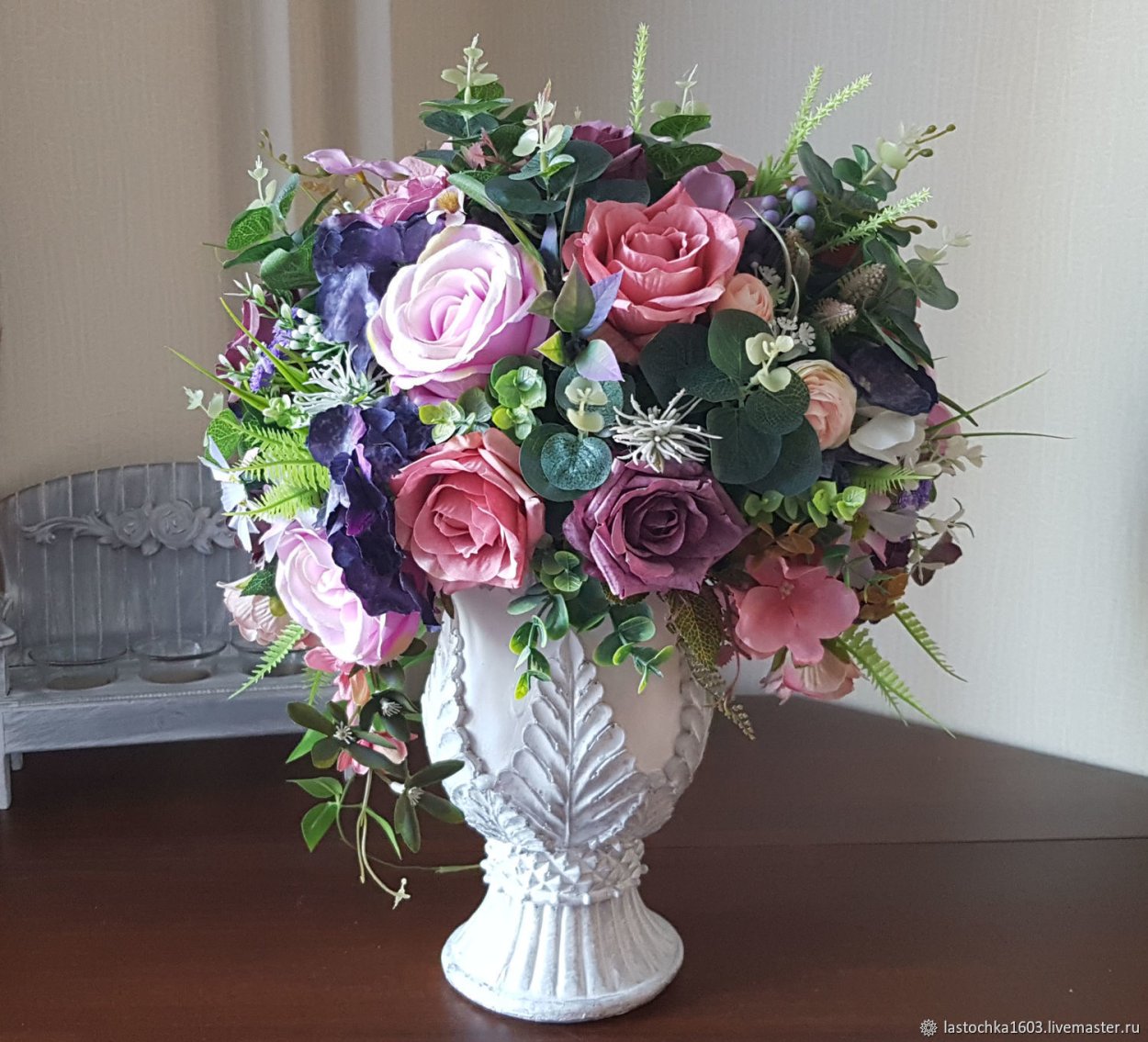Декоративная флористика из искусственных цветов