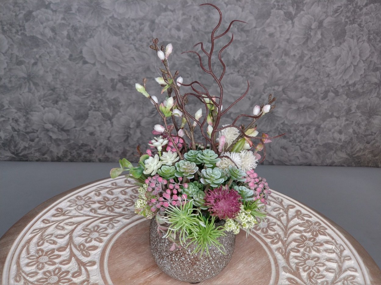 Горизонтальная композиция цветов