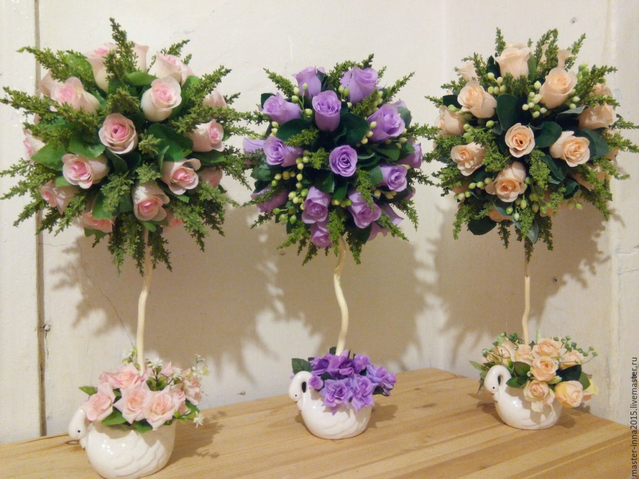 Горизонтальные композиции из искусственных цветов