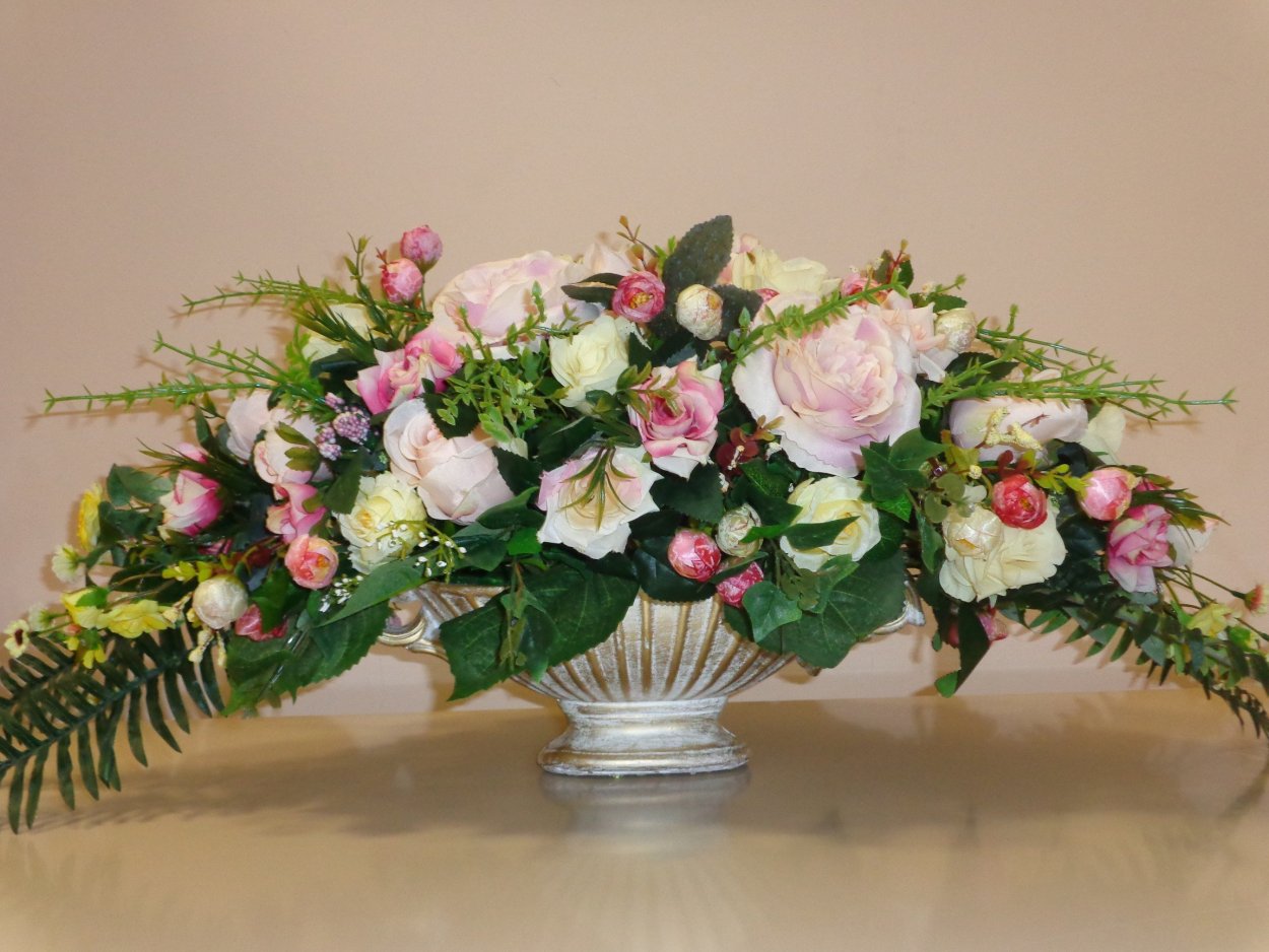 Топиарий из искусственных цветов