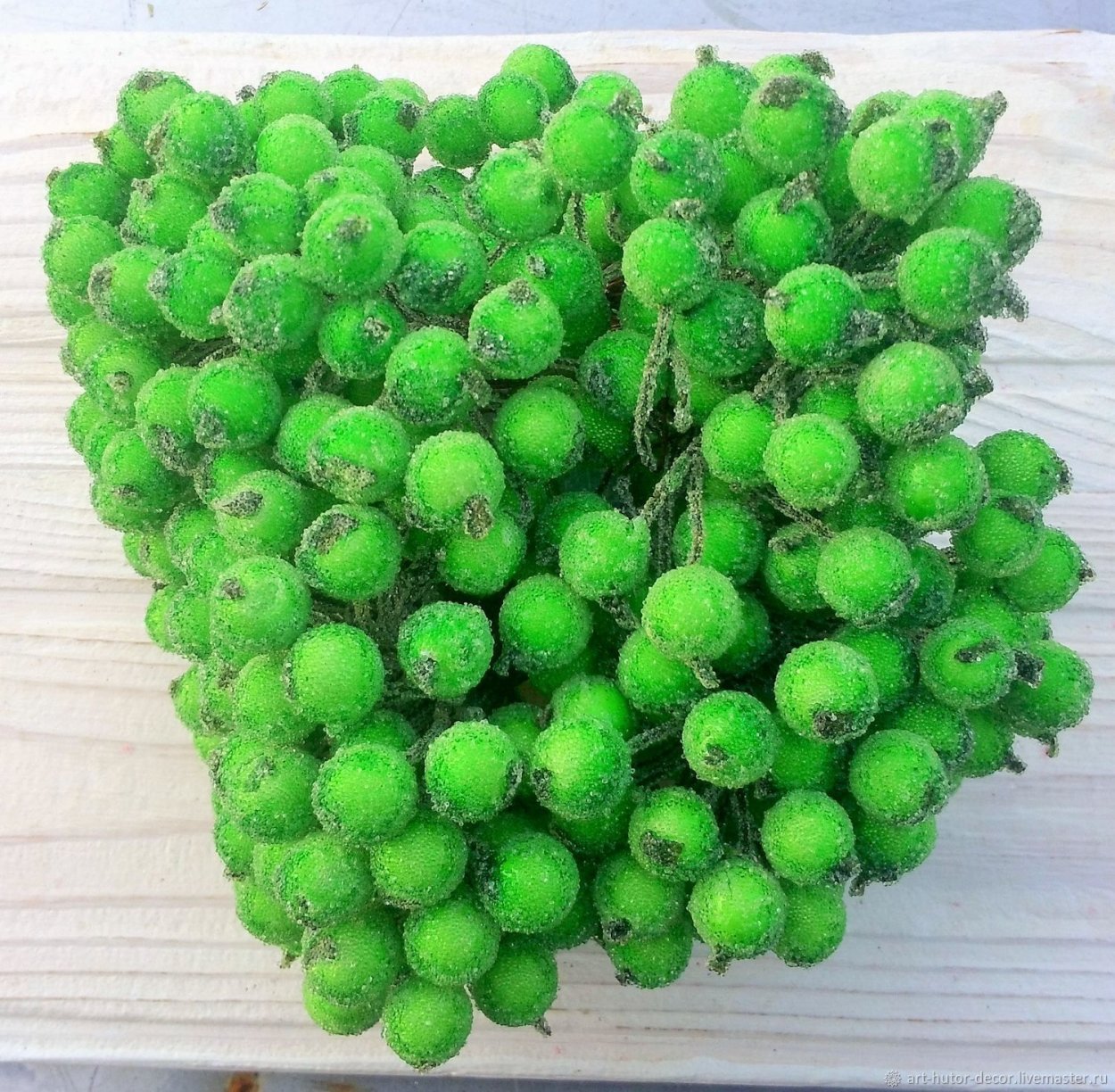 Ягоды зеленого цвета