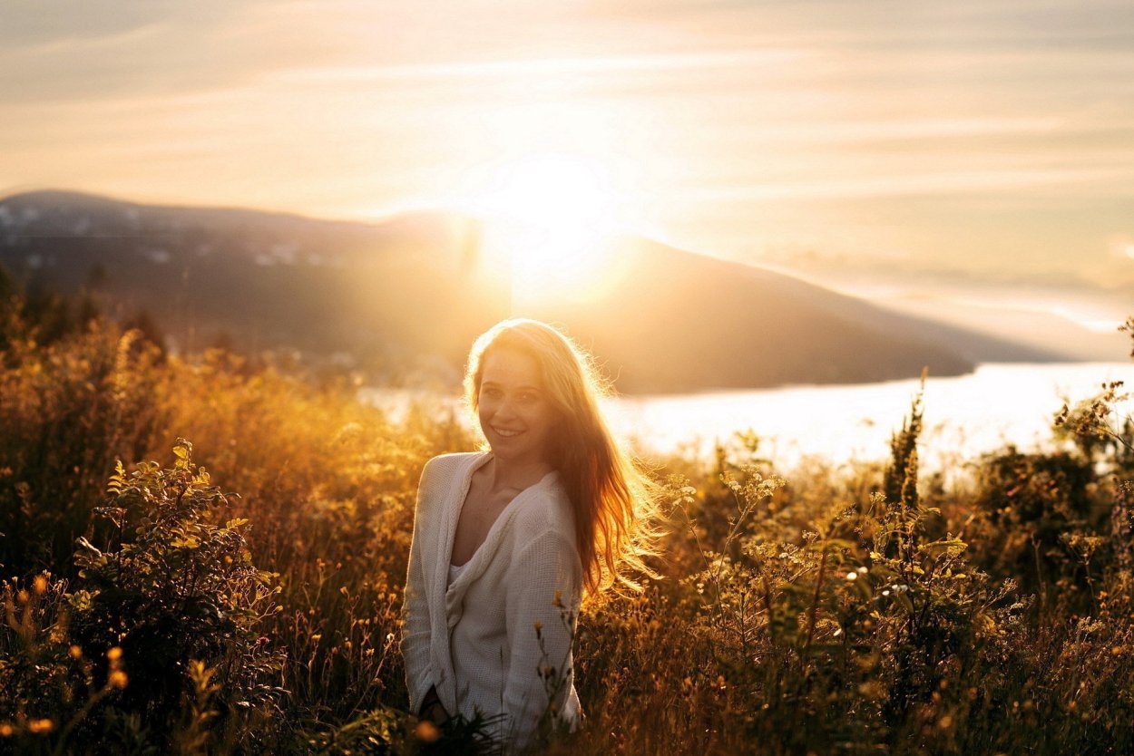 Счастливая женщина лето