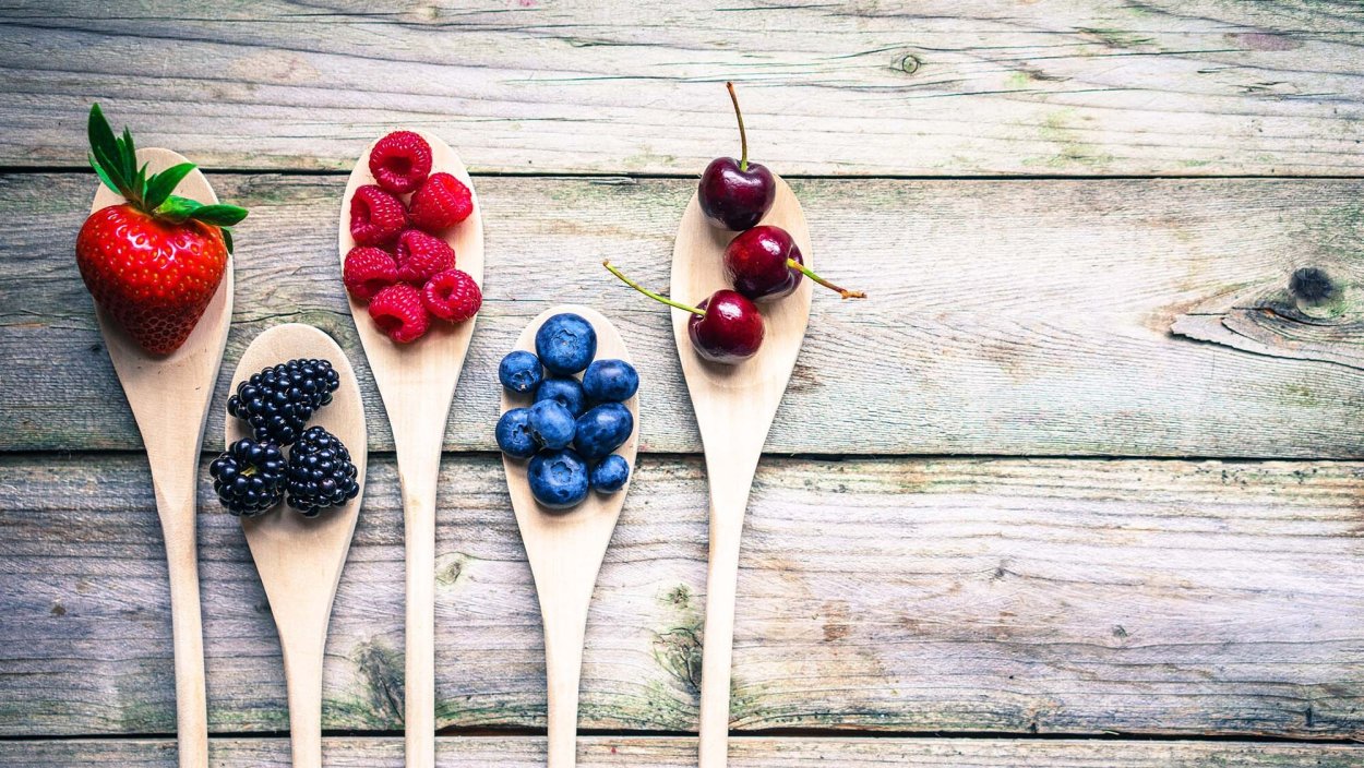 Деревянная ложка Ягодка