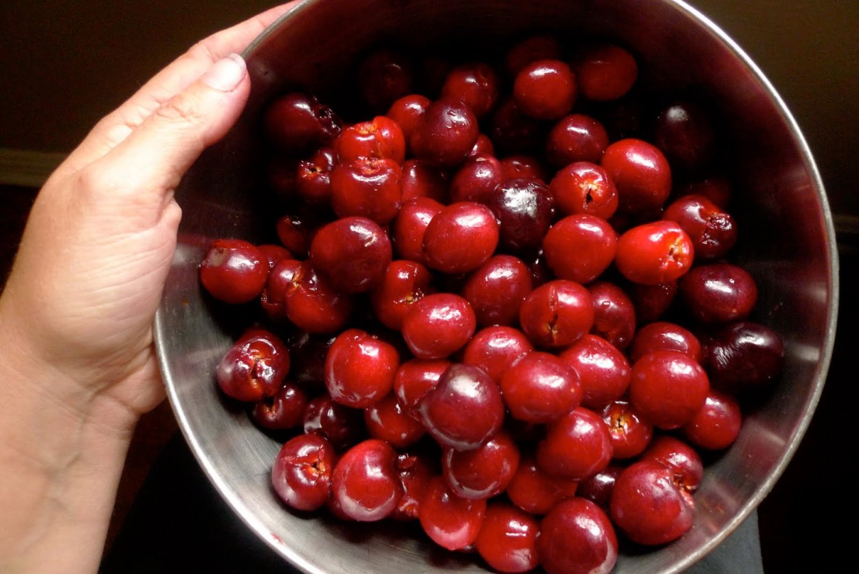 Ягода с косточкой внутри