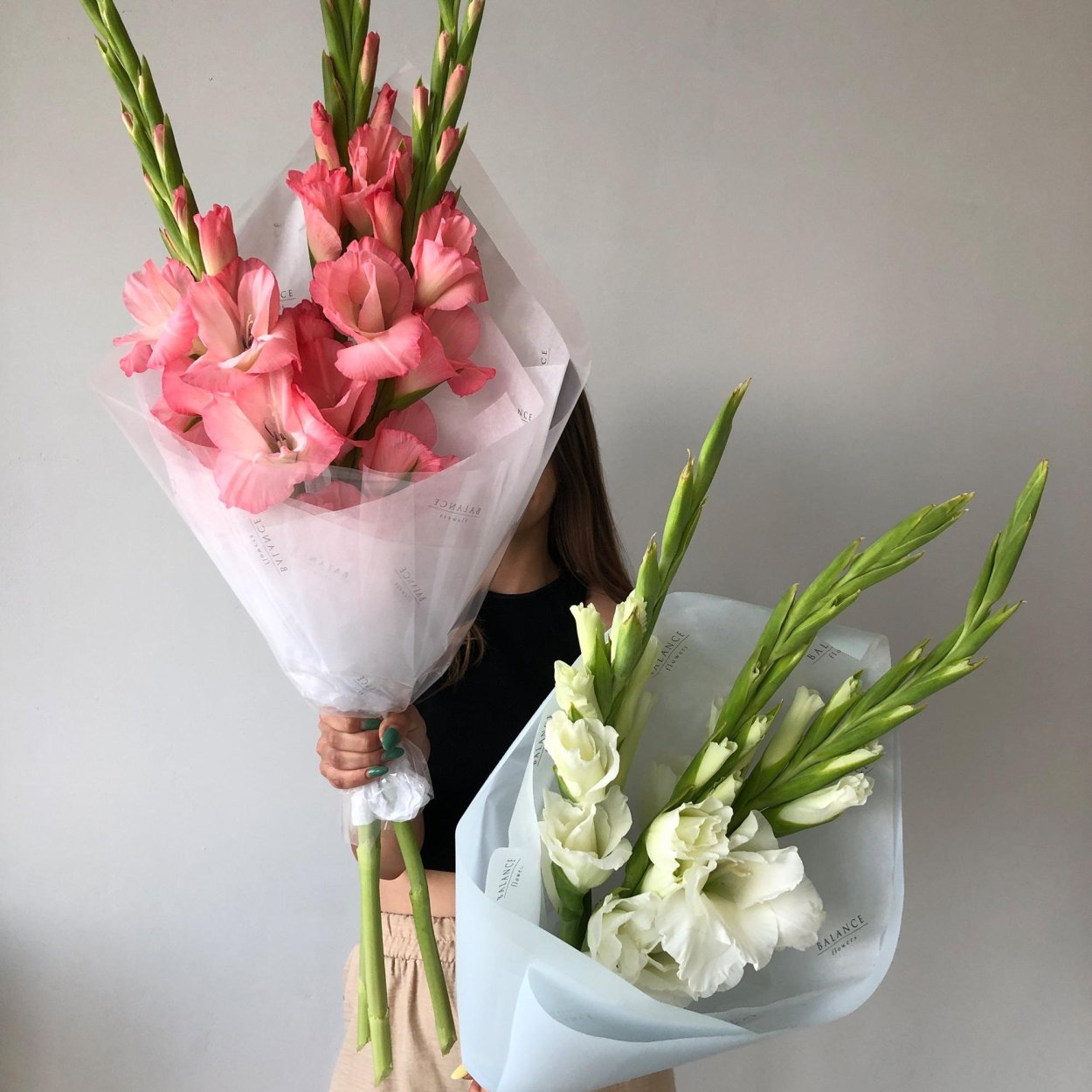 Стильный букет из гладиолусов на 1 сентября