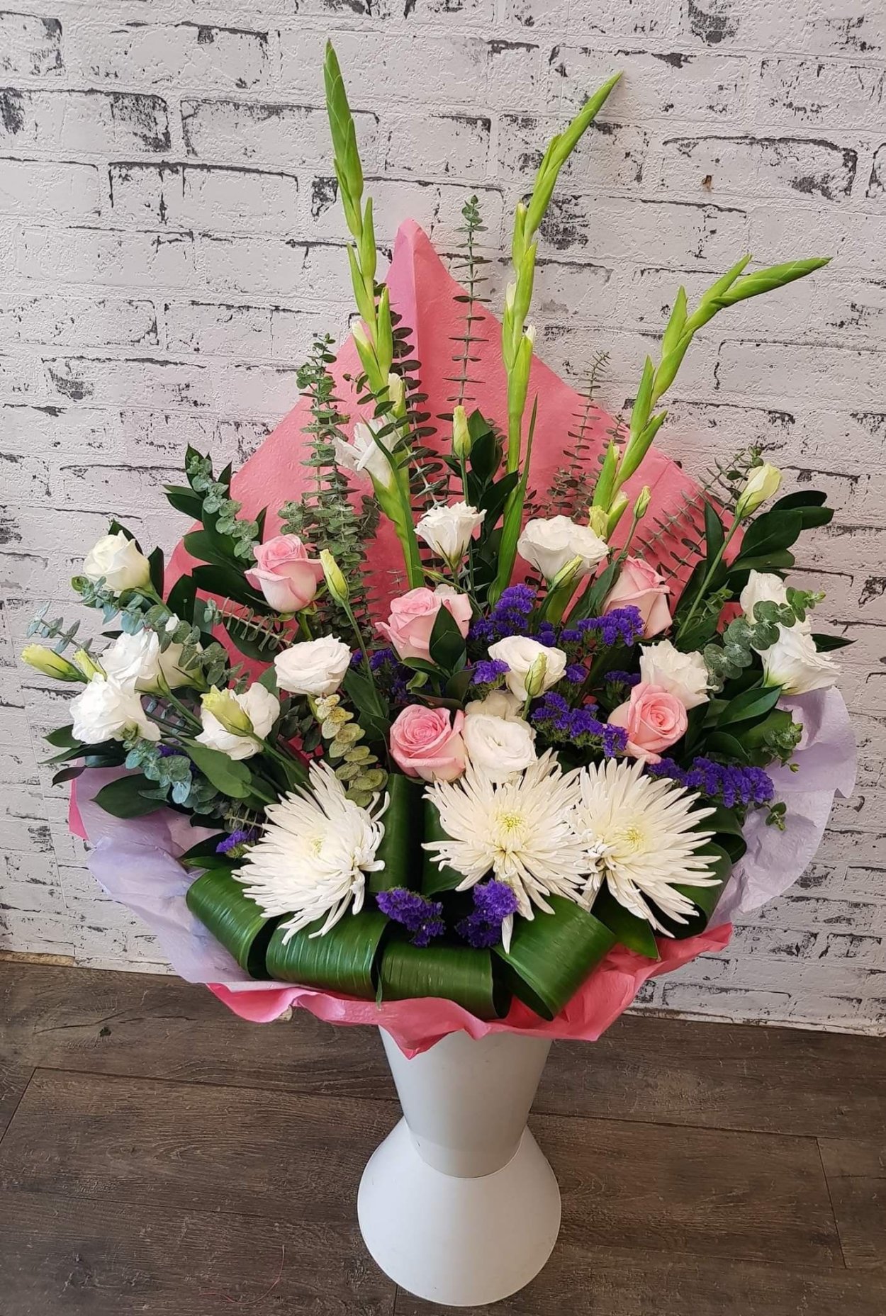 Букет гладиолусы георгин Хризантема