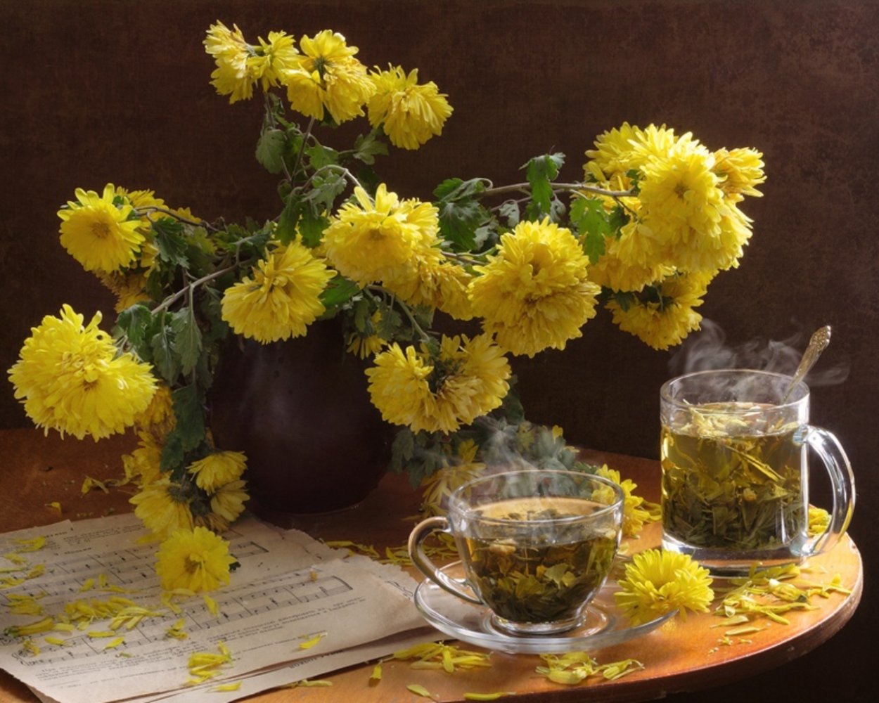 Осенний натюрморт с хризантемами