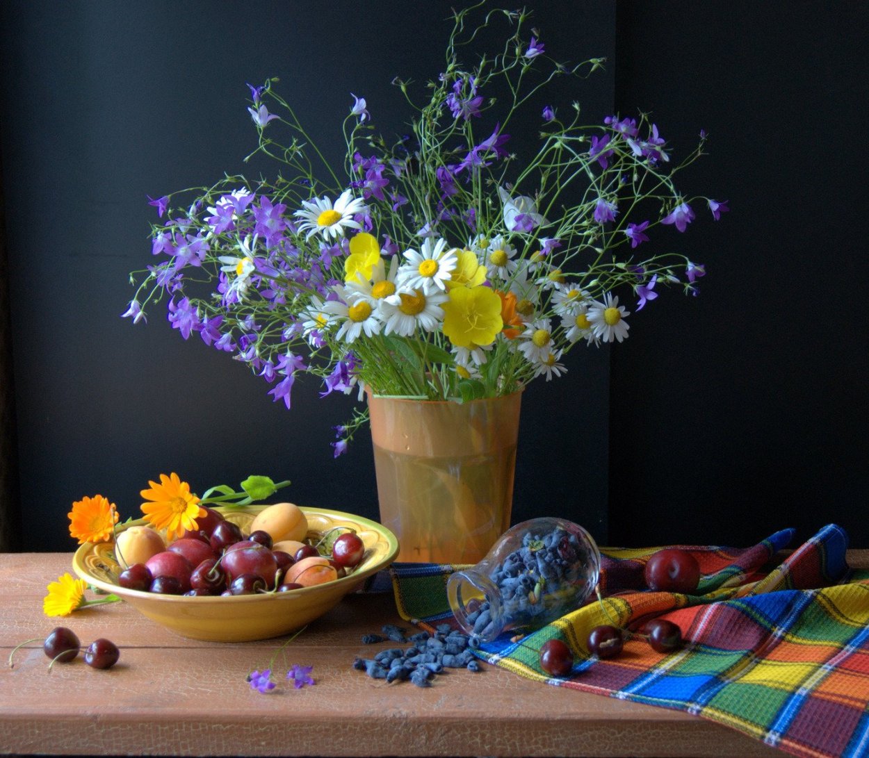 Натюрморт с полевыми цветами