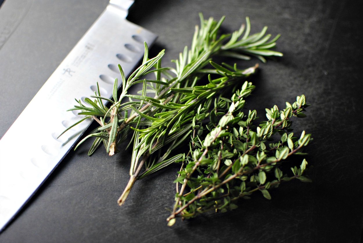 Травы розмарин тимьян