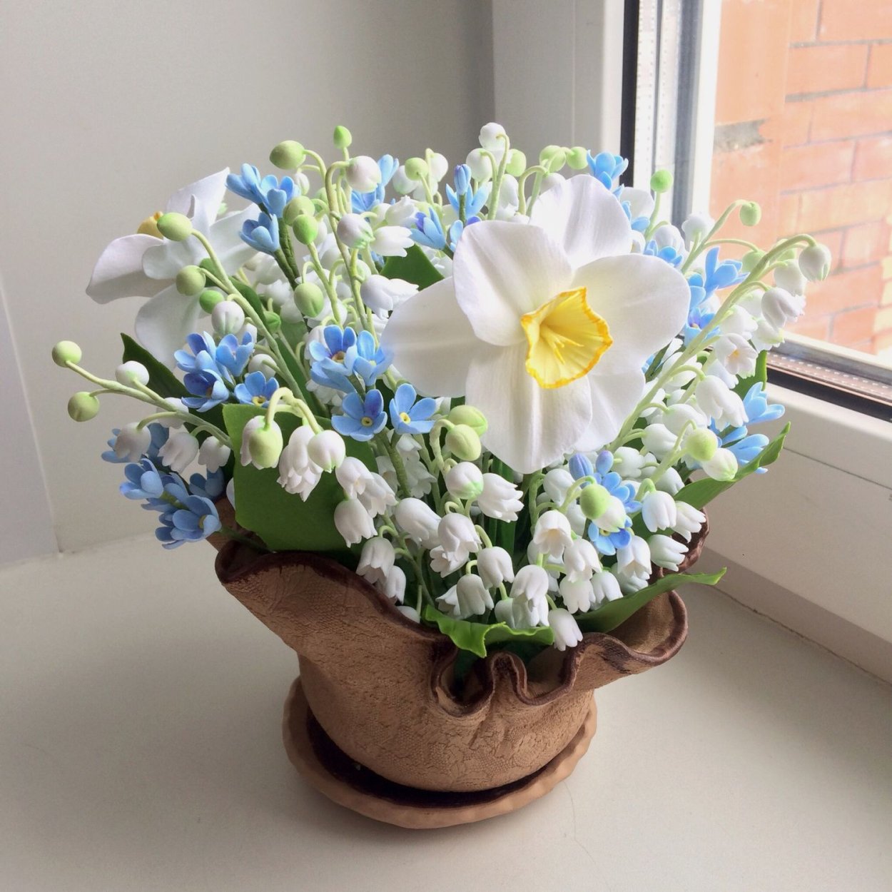 Букеты весенние незабудки