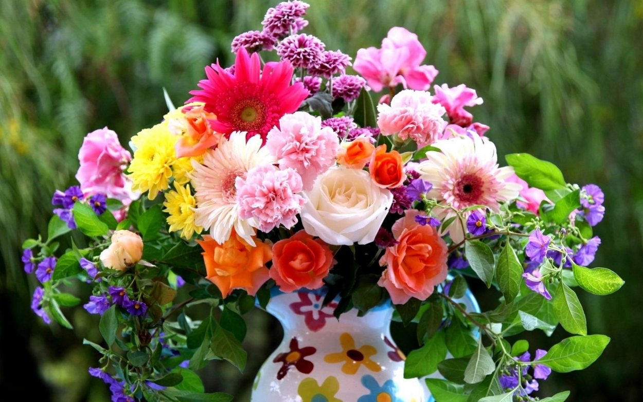 Корзина летних цветов