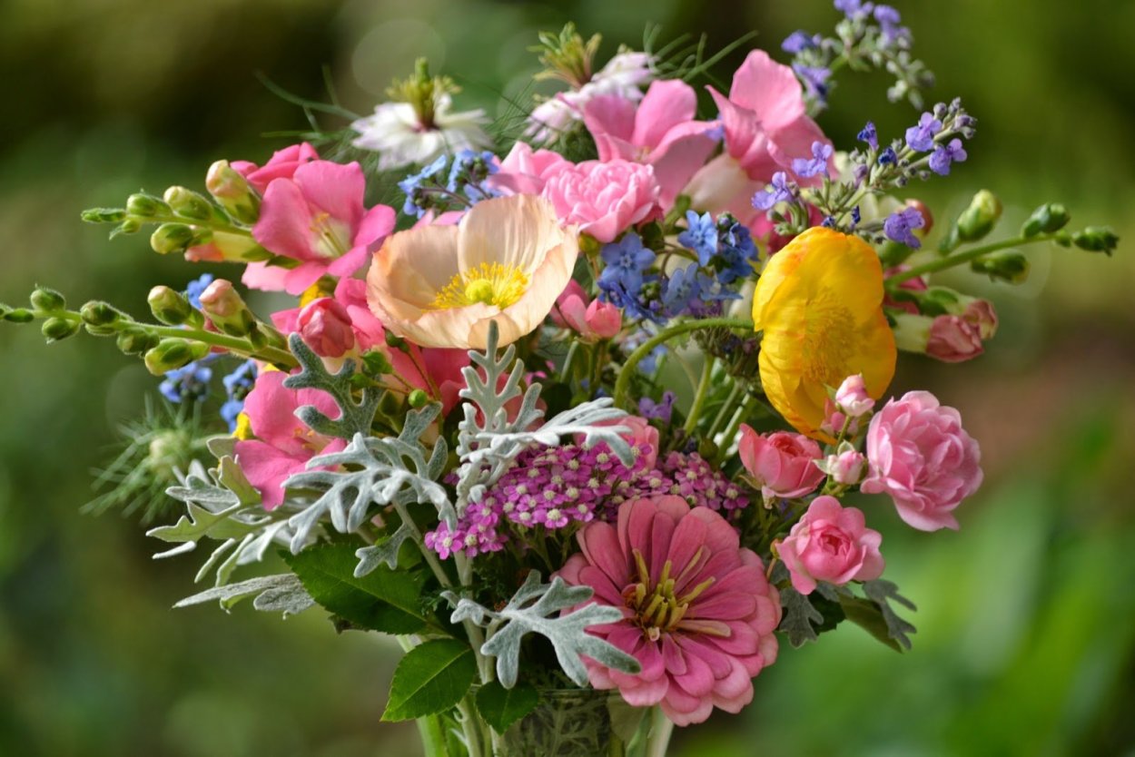 Красивый летний букет