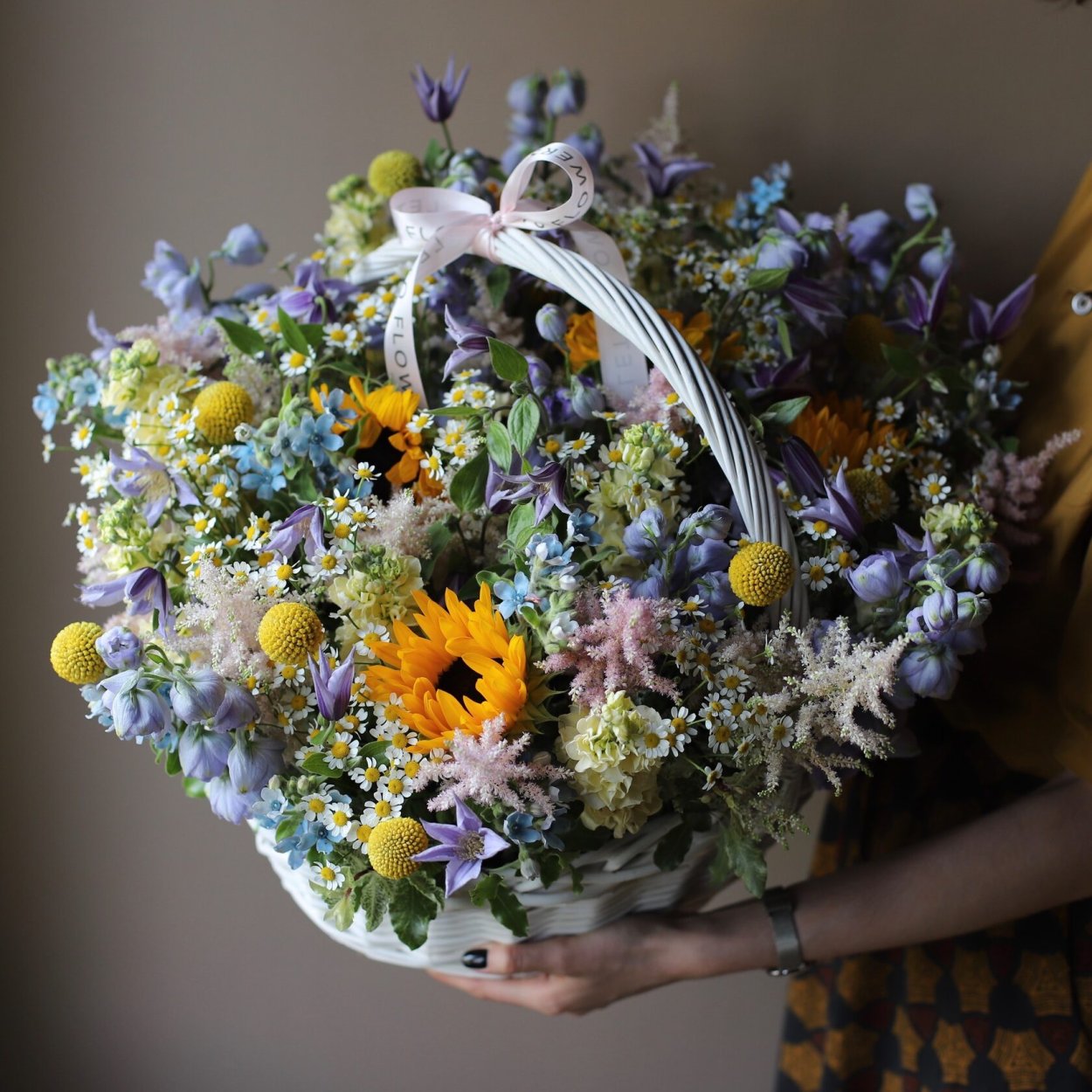 Клумба с ромашками