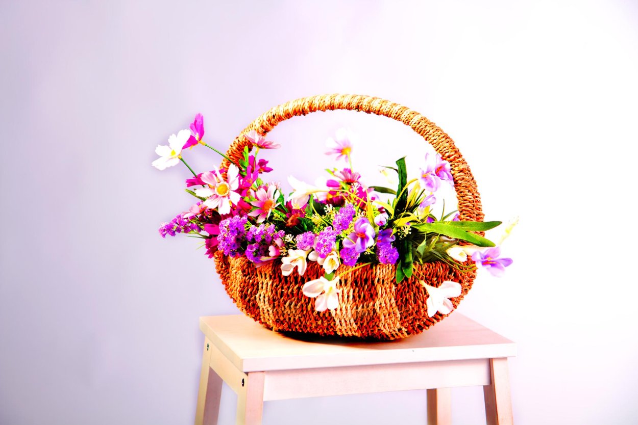 Композиция с полевыми цветами