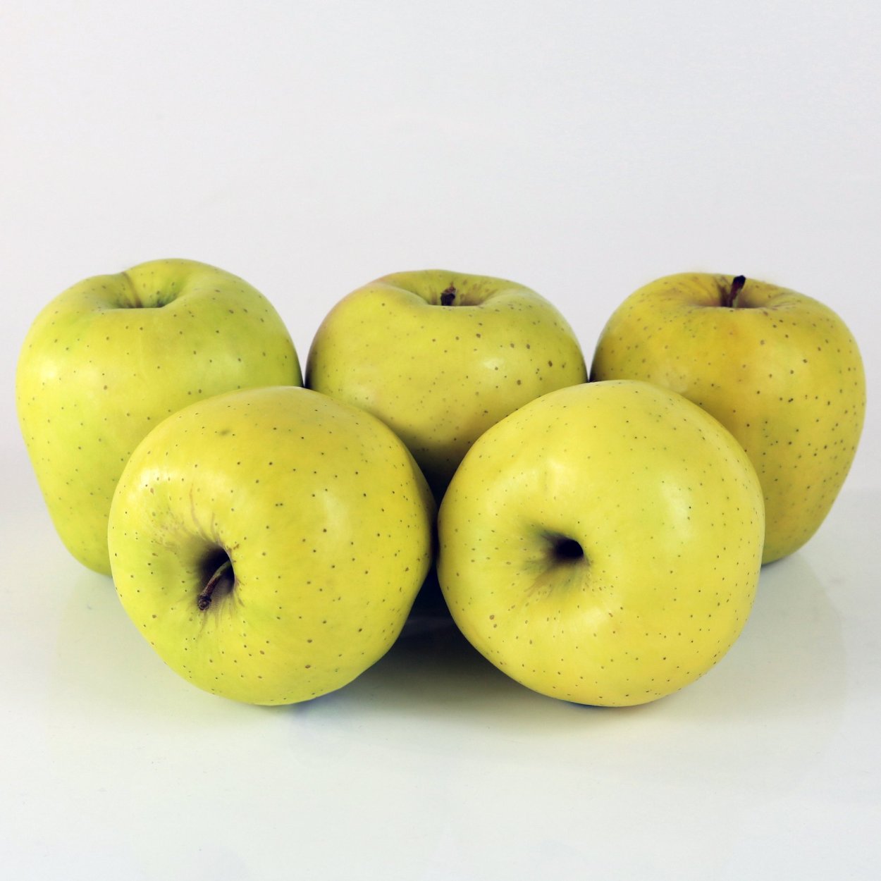 Яблоки Голден крымские