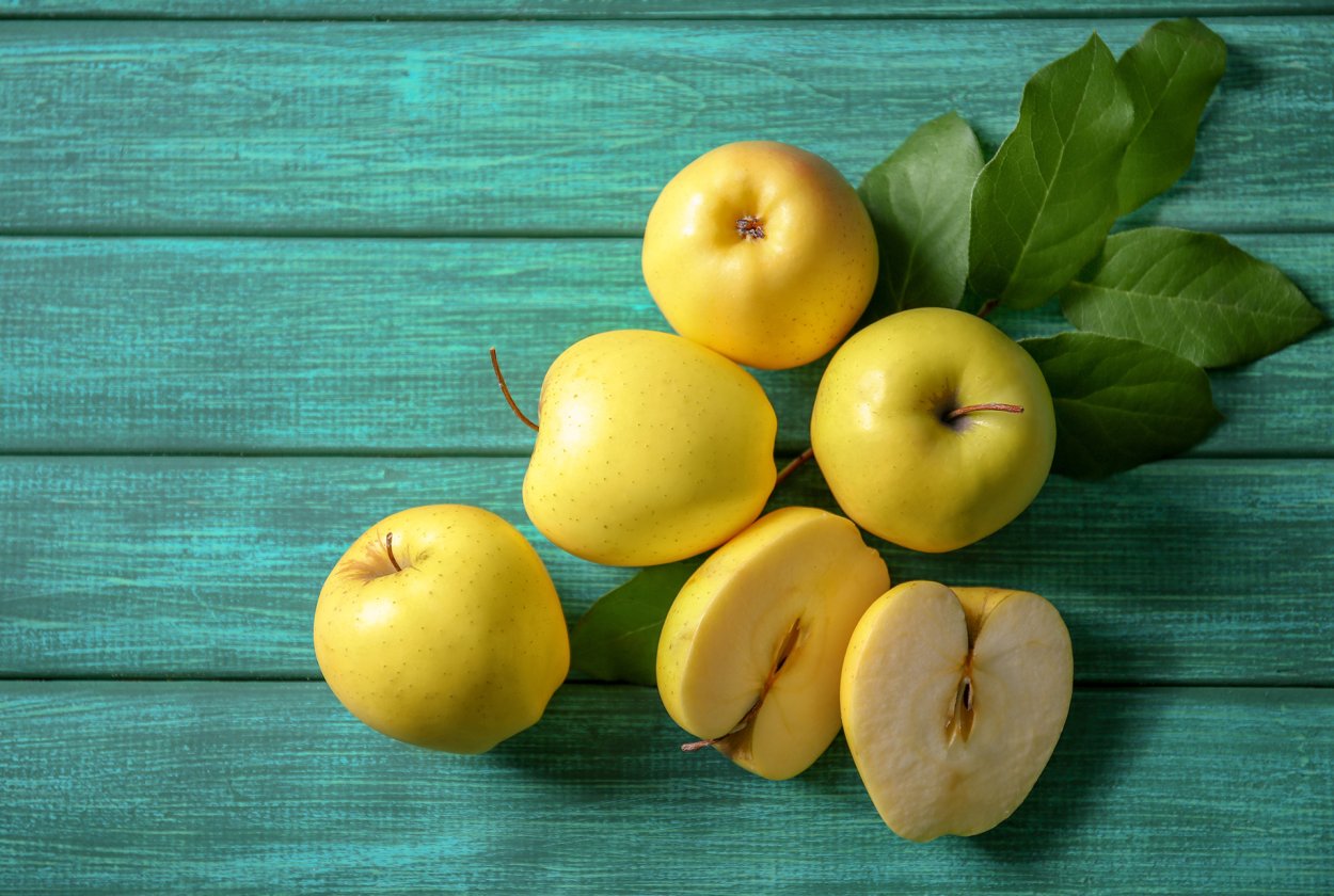 Красивый яблоки Голден