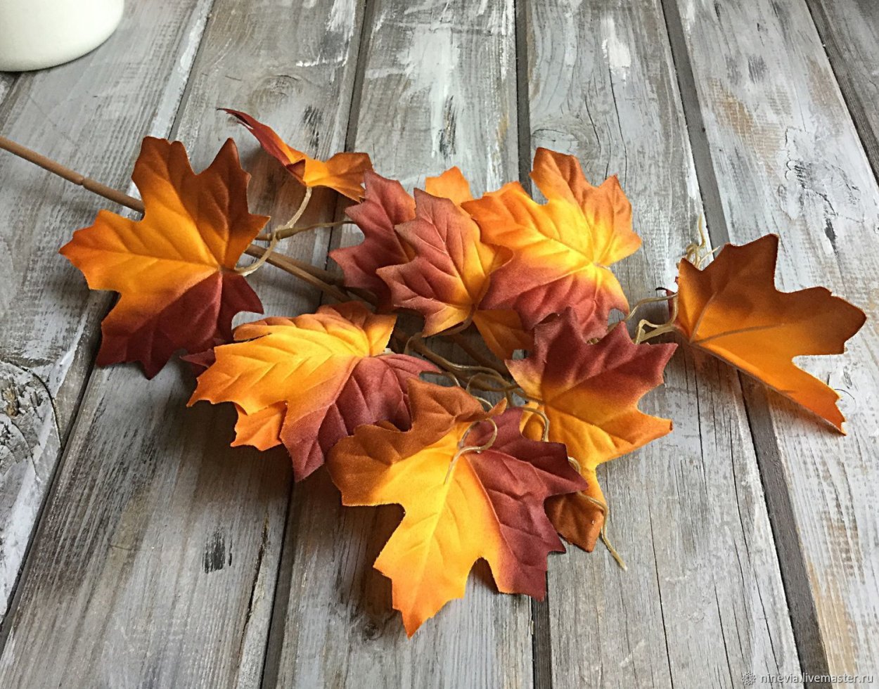 Кленовые листья букет
