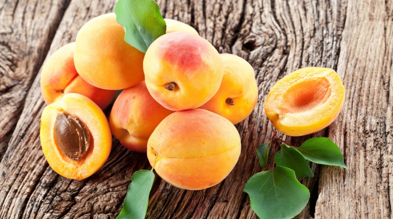 Спелый абрикос