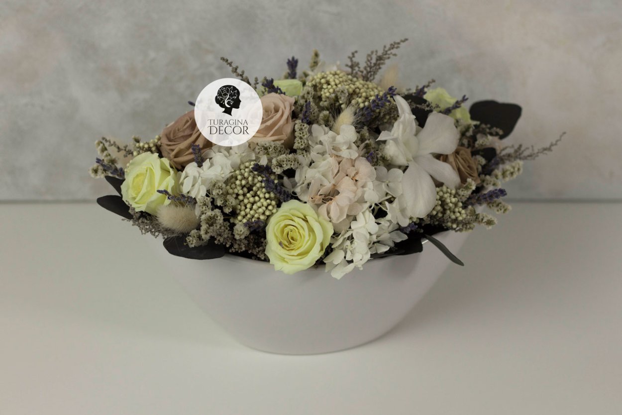 Розы и сухоцветы букет