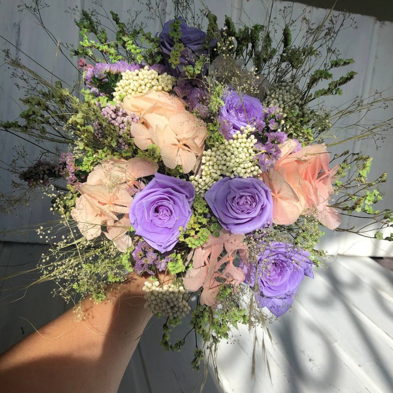 Букеты из стабилизированных цветов с хлопком