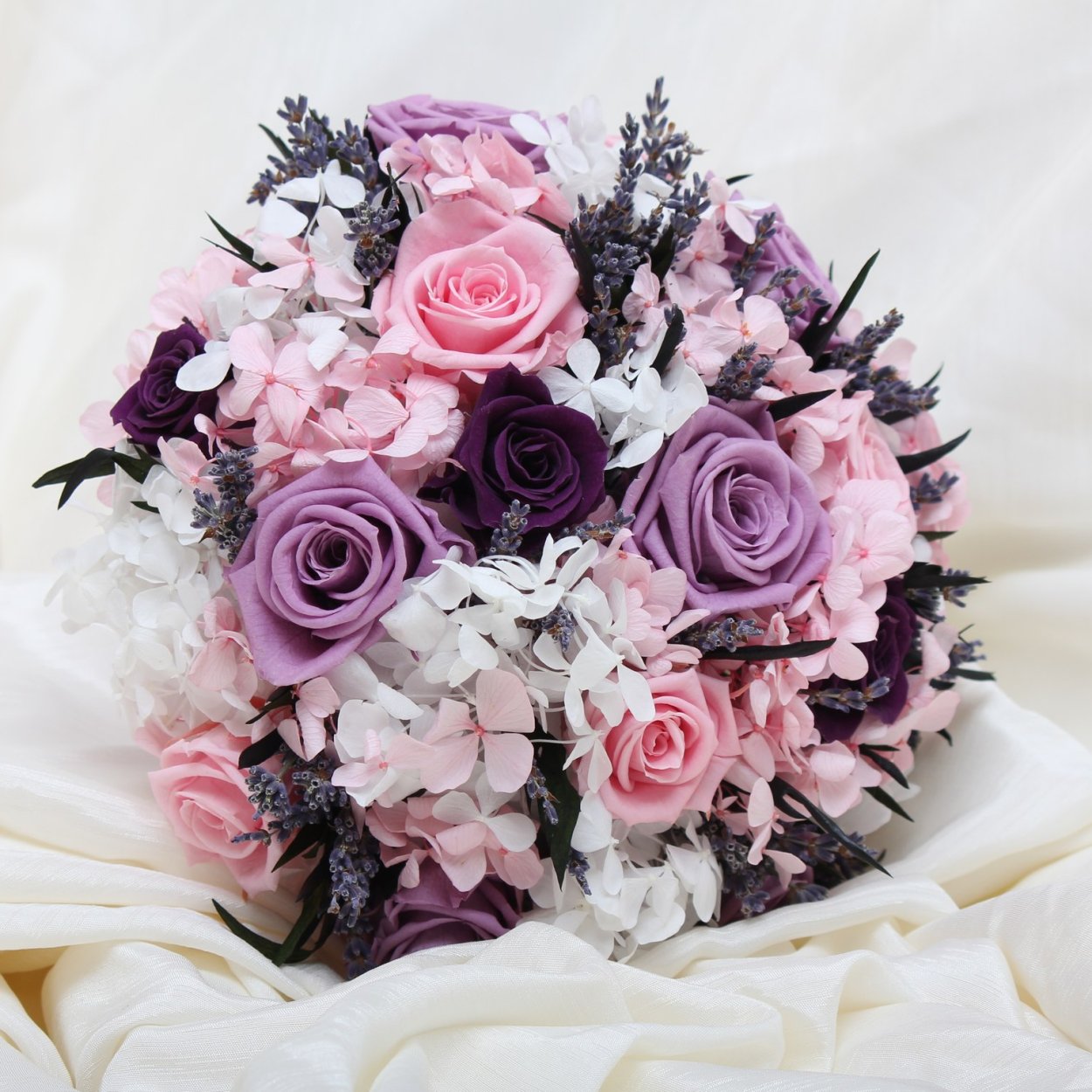 Интерьерные композиции из стабилизированных цветов