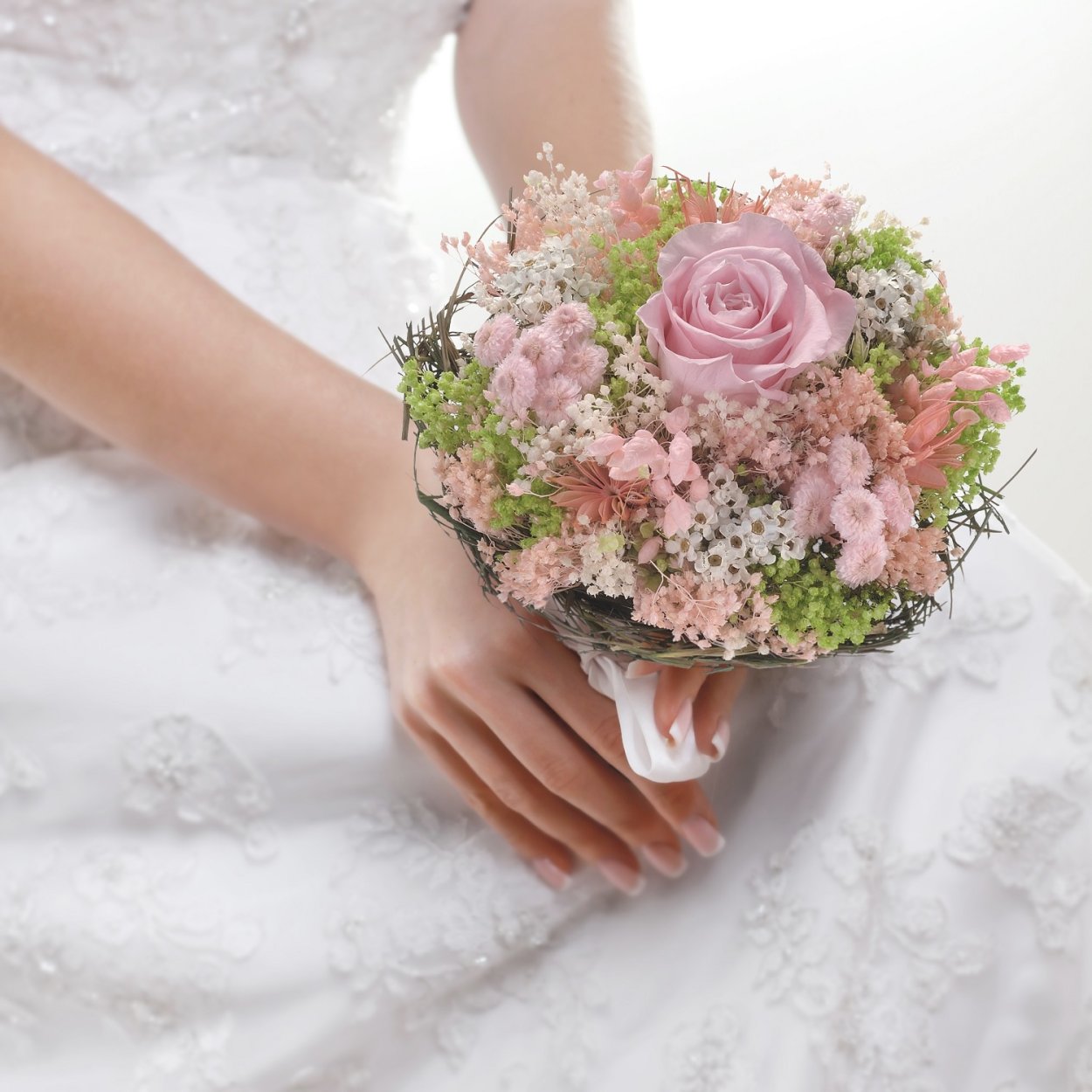 Букет невесты из стабилизированных цветов