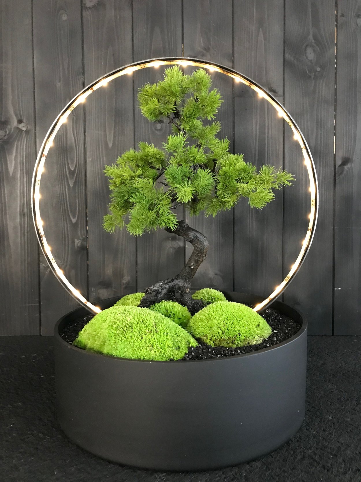 Дерево из стабилизированного мха