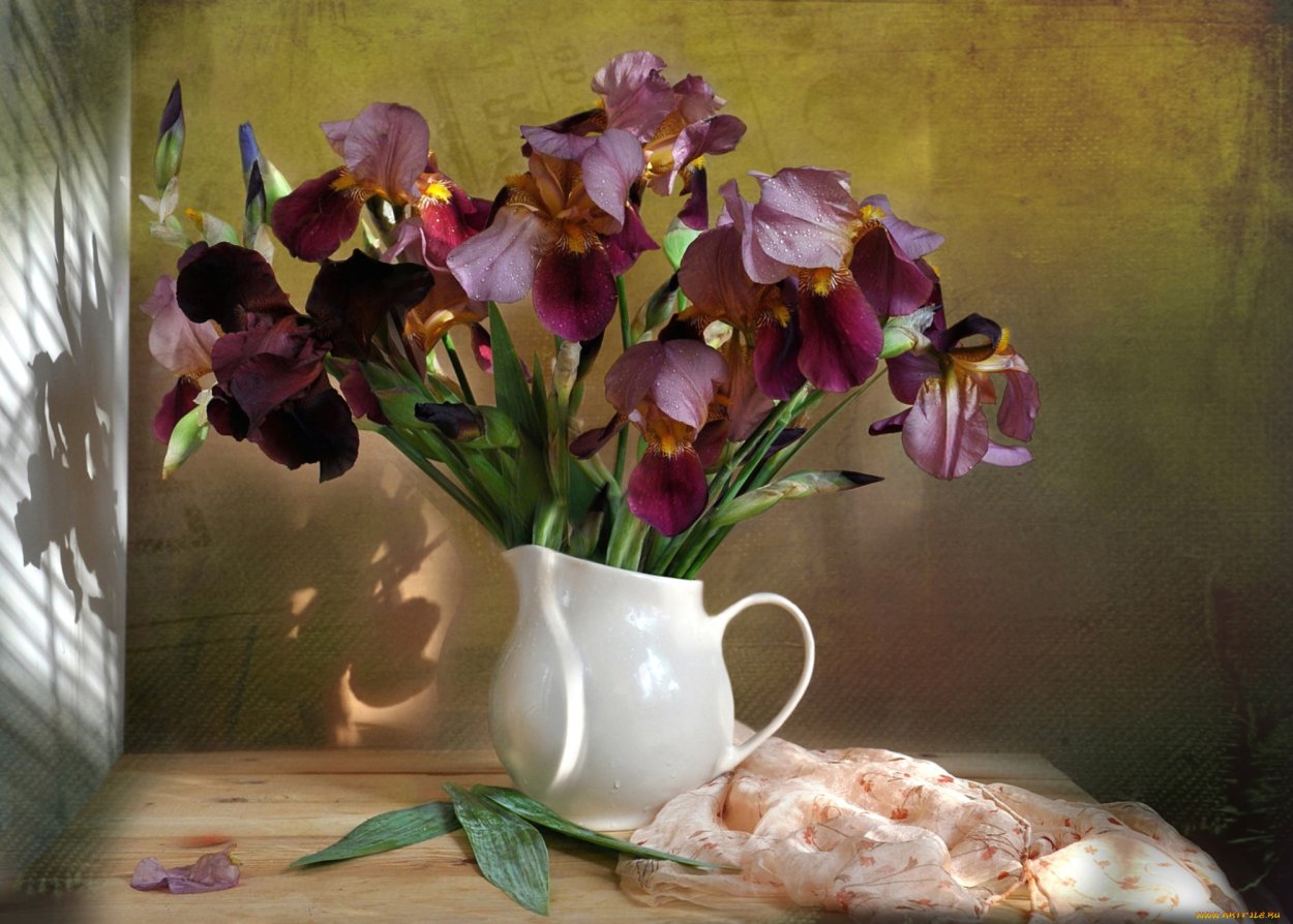 Ирисы букет в вазе