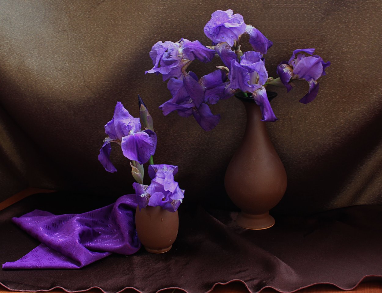 Ирисы в вазе