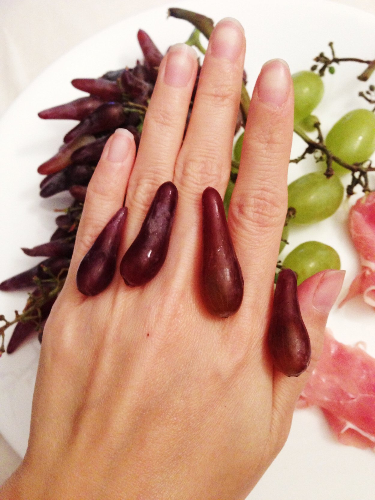 Виноградная гроздь дамские пальчики