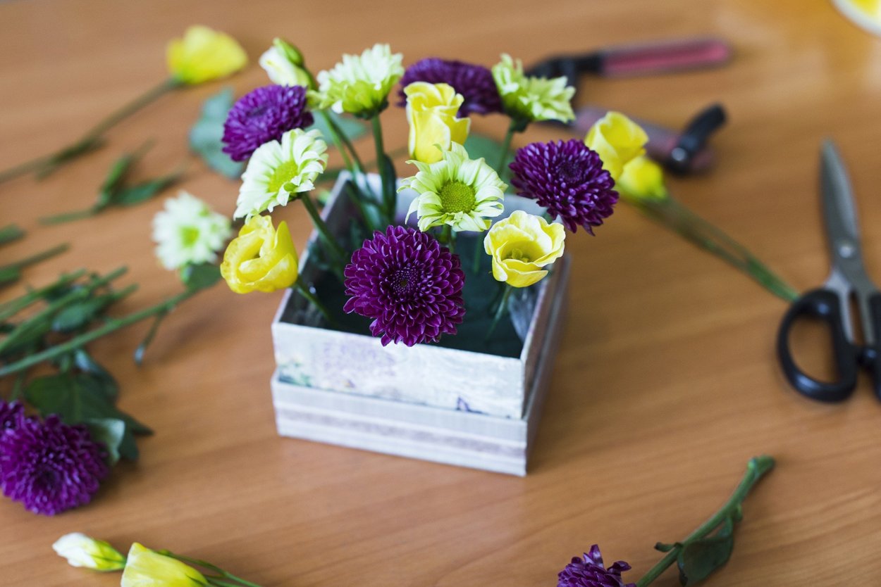 Цветы в флористической губке