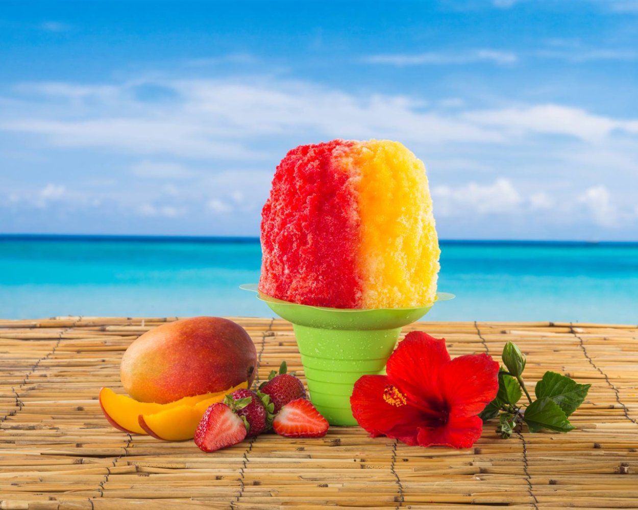 Желтый маникюр с мазками