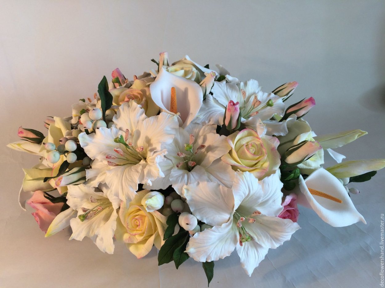 Лилии и каллы букет