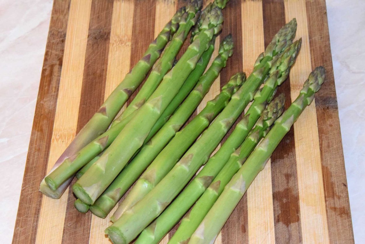 Спаржа жареная