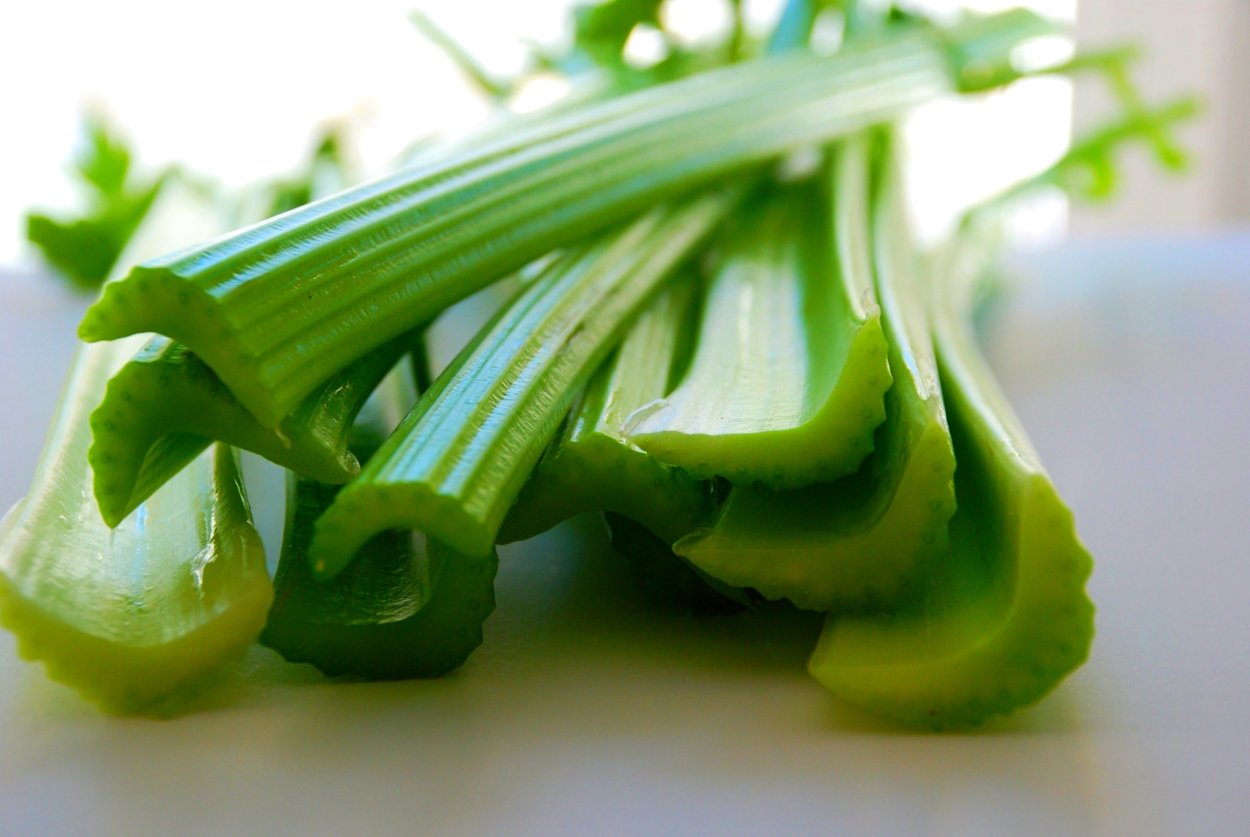 Сельдерей черешковый сочный