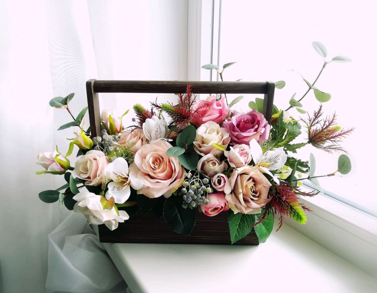 Букет с эустомой и орхидеей