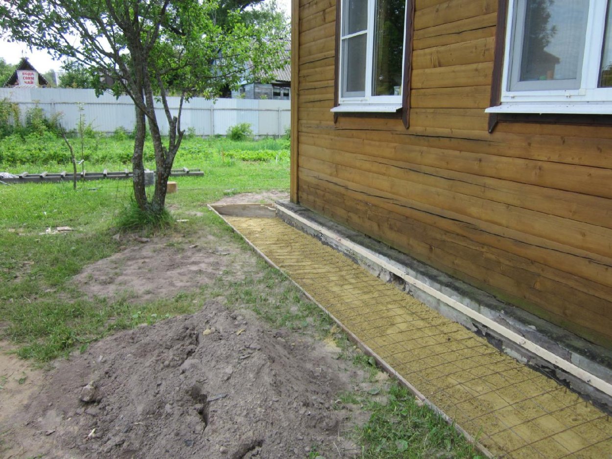 Зеленая отмостка