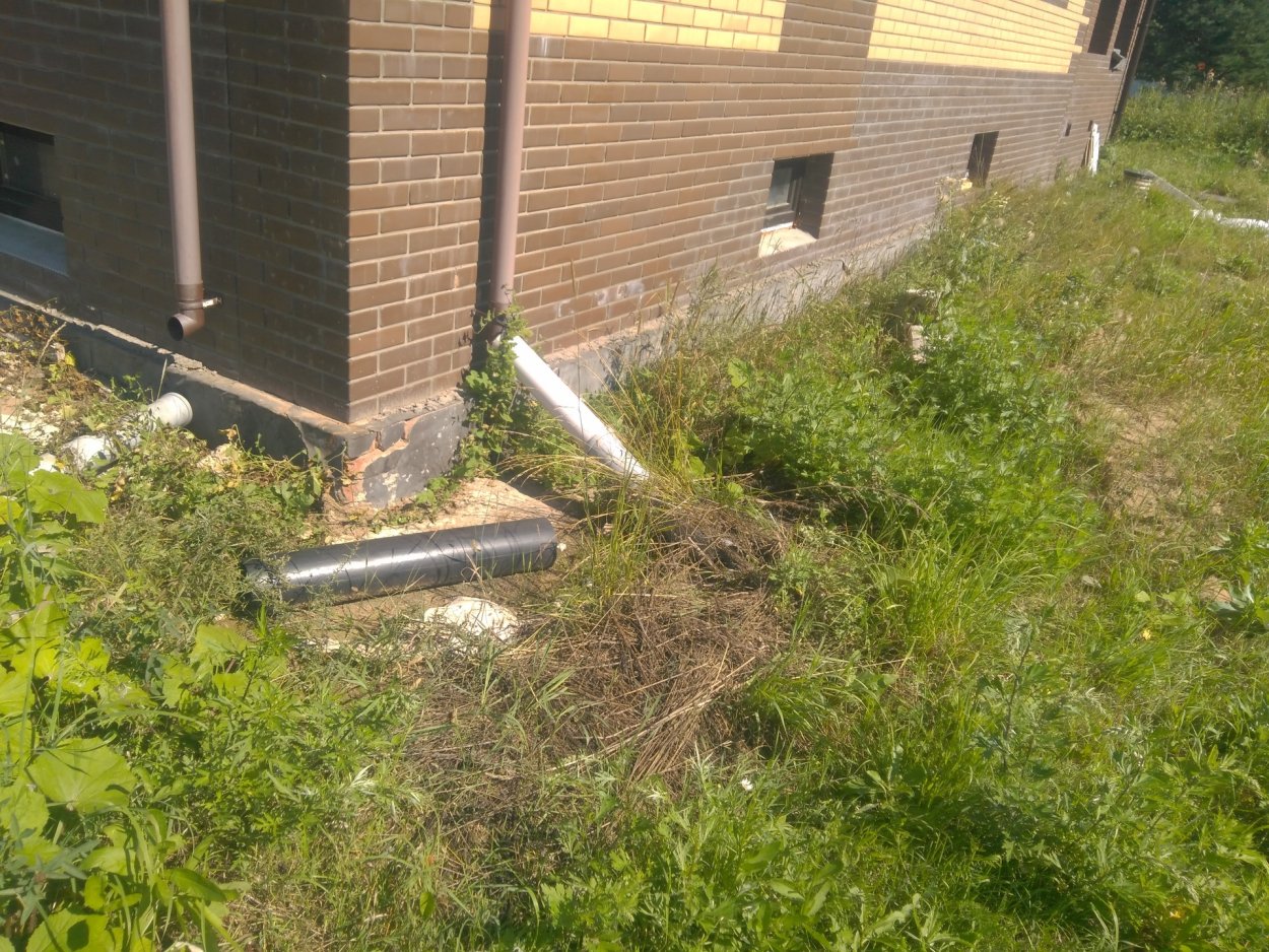 Отмостка с газоном