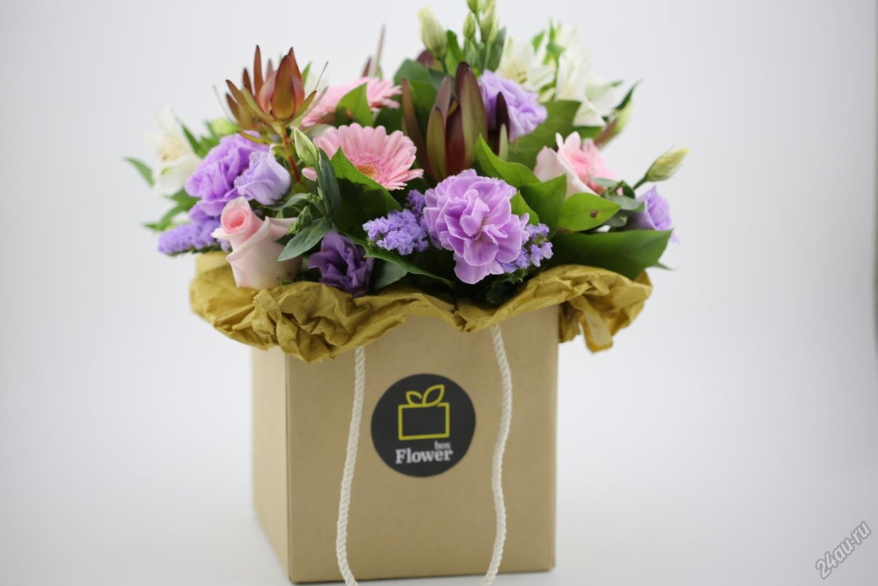 Цветы в шляпке букет