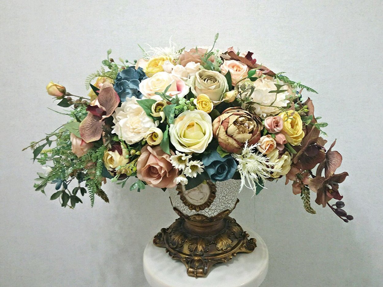 Композиции с искусственными цветами