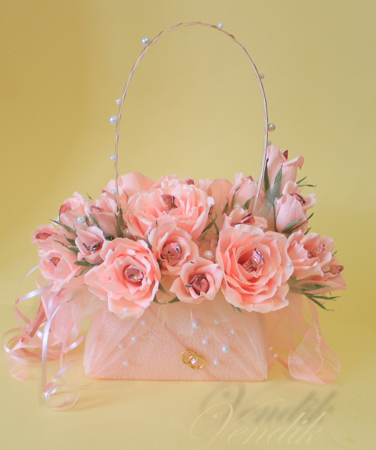 Букет в плетеной сумке